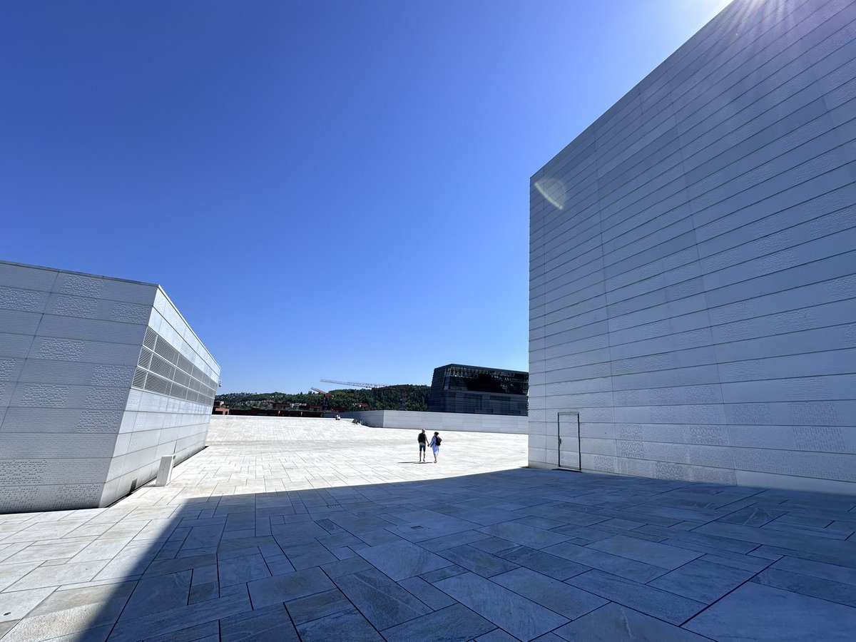 satya_AmitSingh's tweet photo. The Oslo Opera House 😍
 Opera House is the home of the Norwegian National Opera and Ballet. This massive and grand building is the most expensive project of Norway. 
#OperaHouseOslo #norway https://t.co/8UaNOlYZ1I