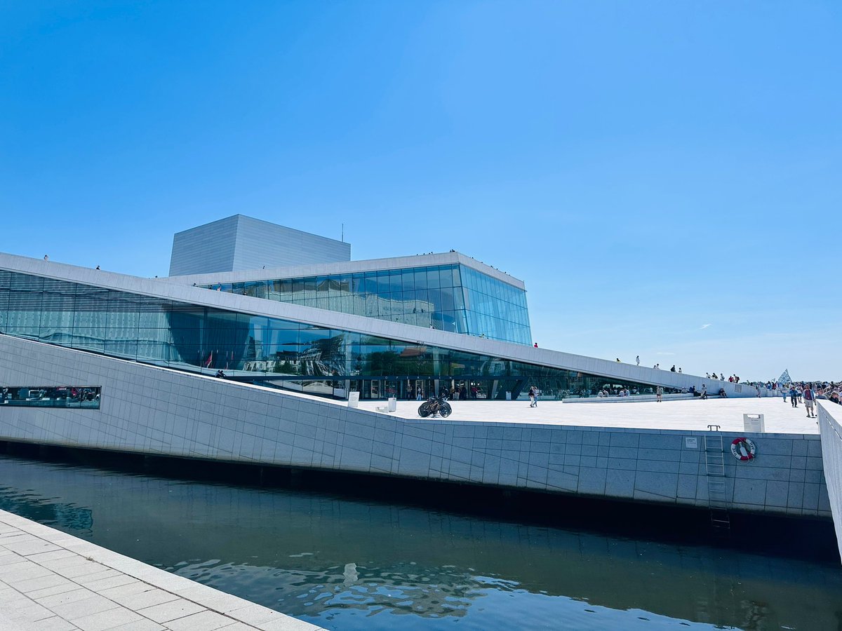 satya_AmitSingh's tweet photo. The Oslo Opera House 😍
 Opera House is the home of the Norwegian National Opera and Ballet. This massive and grand building is the most expensive project of Norway. 
#OperaHouseOslo #norway https://t.co/8UaNOlYZ1I