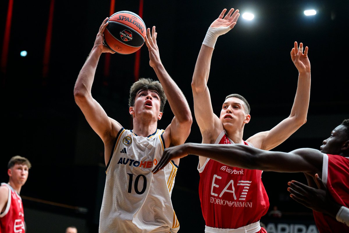 Hugo Gonzalez showed why Real Madrid has already given him 6 appearances in the EuroLeague this season as he displayed his all-around game in a win over EA7 Emporia Armani Milan with 25 points, 10 rebounds, 2 assists, 3 steals and 4 blocks.