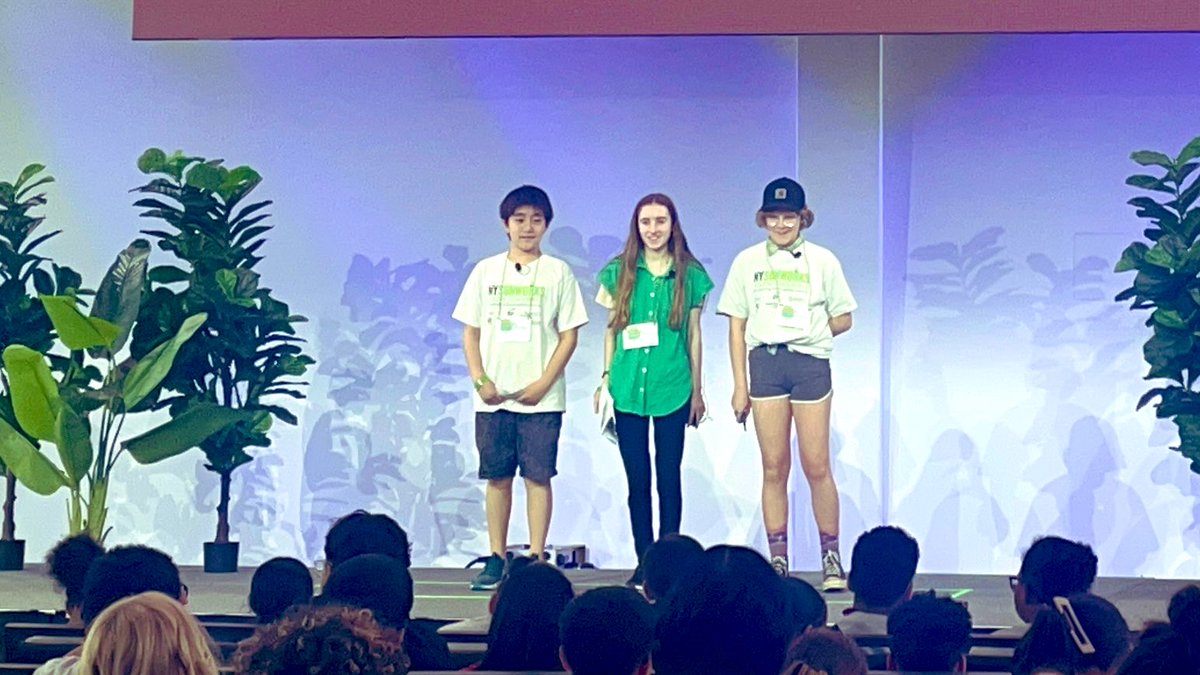 #BellBulldogs presenting at the #NYSunworks Youth Sustainability Conference! They demonstrated #zerowaste strategies in a Hydroponics Classroom for schools from all over New York City!  #WeAreChappaqua