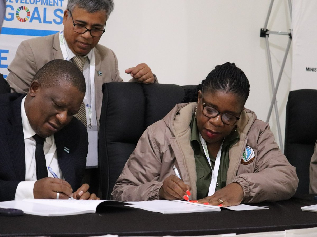FAOBotswana's tweet photo. The 🇧🇼NATIONAL APICULTURE STRATEGY is a roadmap to transform beekeeping into a viable, sustainable, and profitable industry, establishing commercial honey production and investment opportunities along the value chain.
#Beekeeping
#HoneyProduction
#SustainabilityDevelopment https://t.co/bluKAXA66d