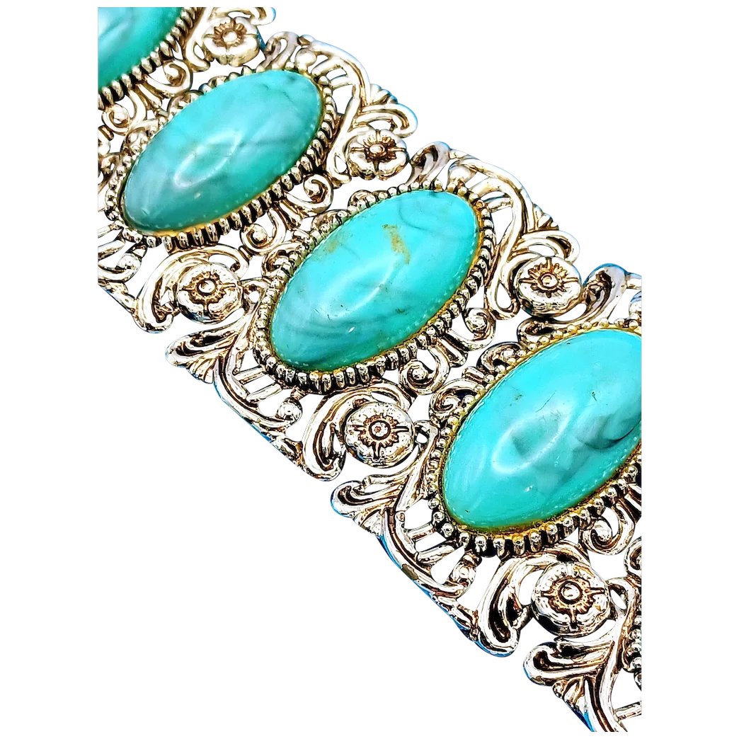 Karu Large Bold Ornate Silvertone Metal Oval Imitation Turquoise Acrylic Cabochon Stone Bracelet
#rubylane #vintage #retro #bracelet #vintagejewelry #giftideas #jewelryaddict #vintagebeginshere #fashionista #diva #designer #hautecouture
rubylane.com/item/136230-E1…