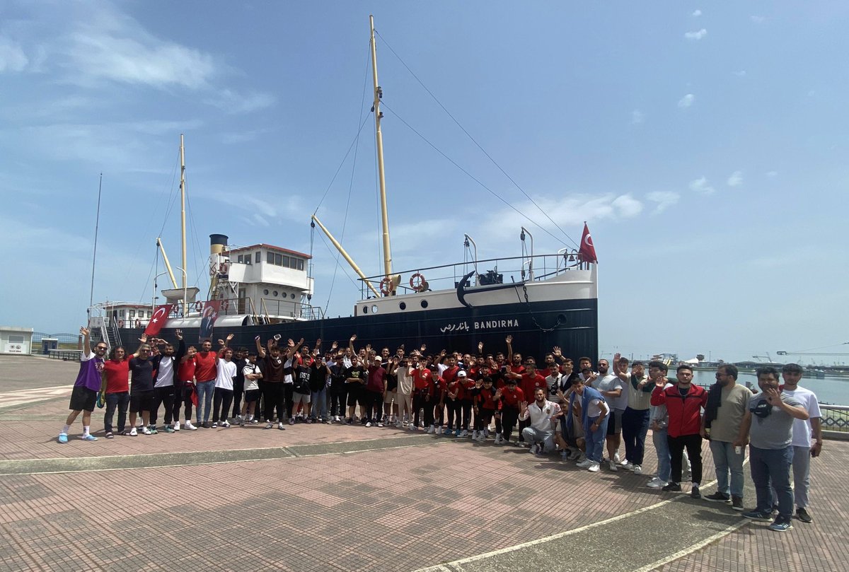 Samsun’da devam eden #KYGMSporOyunları Futbol Türkiye Şampiyonasına katılan yurt takımlarımız ilimizin tarihi ve turistik alanları olan; Bandırma Vapuru, Samsun Müzesi ve Amazon Köyü’nü gezdiler.ardından öğrencilere Batıparkta mangal yapıldı ve öğrenciler keyifli vakit geçirdiler