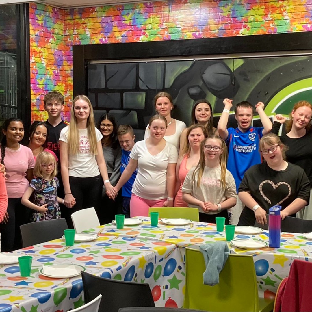 Our students had a fun evening last Friday; they joined their friends at @PortsmouthDSA for another fantastic teen partnership meet up 💚 This session was held at Flip Out for some trampolining fun! #KES #KESPartnerships #partnerships #portsmouthdsa