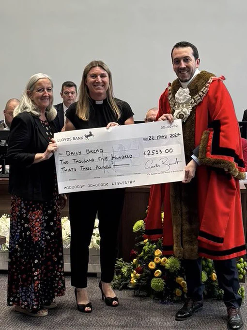 The outgoing Mayor of Brentwood presenting representatives of Daily Bread with a cheque for £2533