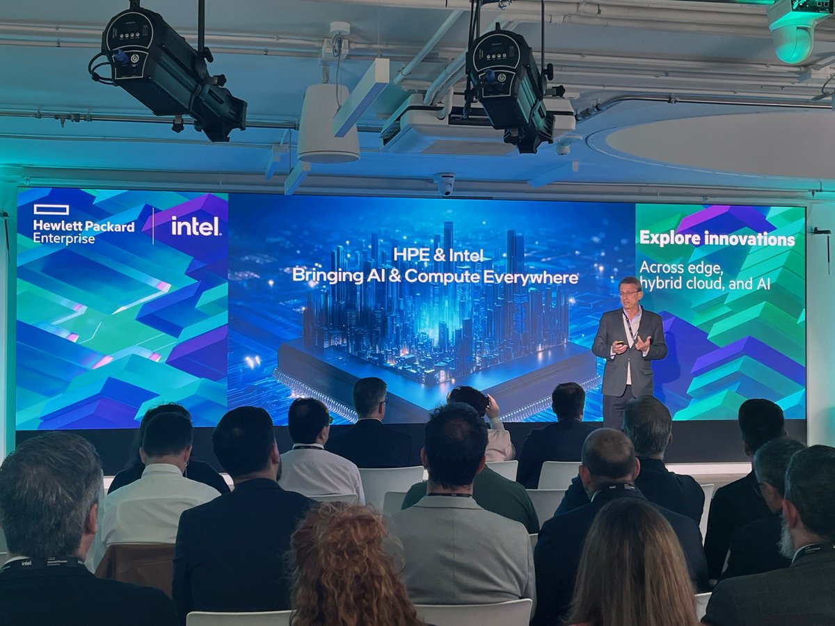HPE_Espana's tweet photo. Hoy se ha celebrado el #HPEGreenLake Day en Madrid, donde HPE presentó su estrategia en #IA, #HybridCloud y #Edge. El CoE en IA explicó cómo facilitan el desarrollo de modelos de IA. Gracias a los clientes que compartieron sus casos de éxito.

Más info: https://t.co/zLzJGoMus2 https://t.co/EQQTFYhdZd