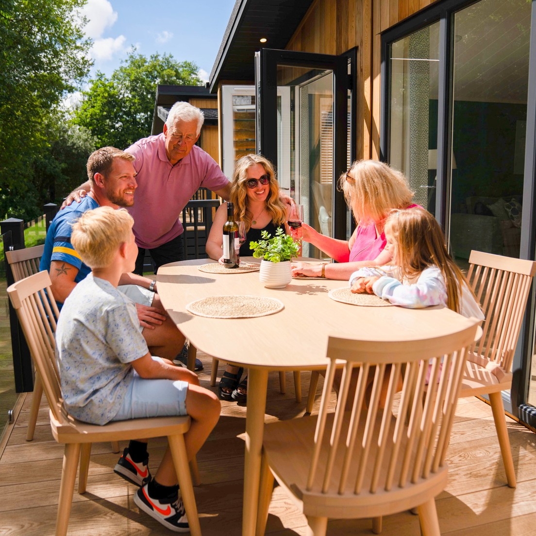 This is your sign to book a spontaneous break with your loved ones this Bank Holiday Weekend! ☀️