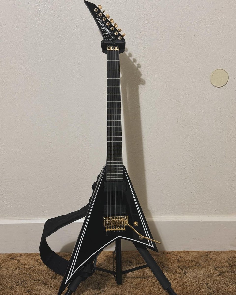 Gino Pestano is showing off his first 7-string guitar—a gorgeous Mark Heylmun Signature RR24-7. Got a cool Jackson? Tag us using #ItsInMyBlood for a chance to be featured.