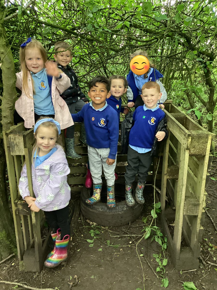 StJohns_Eagle's tweet image. REC loved using a variety of natural objects to make their very own nature weaving collage! #ForestFun 🌳🌳🌳