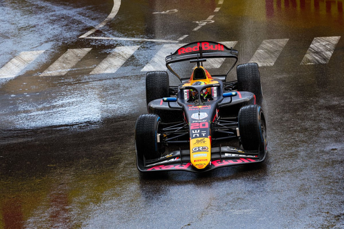 FFSportAuto's tweet photo. Essais libres F2 ✅🇲🇨

P1 @VictorMartinsFR 
P4 @IGK_Zack6 

Rendez-vous demain pour les qualifs 🫡

#F2 #MonacoGP #EDFCircuit https://t.co/yzv3jiYDj9
