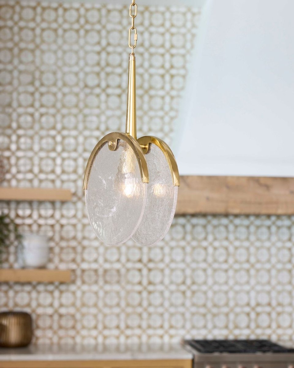 CyanDesignHome's tweet image. ✨A soft radiance for any setting: the Alton Collection features cast glass discs and brass hardware that create a timeless design.🏡

 #cyandesign #cyanspring24 #designoutloud