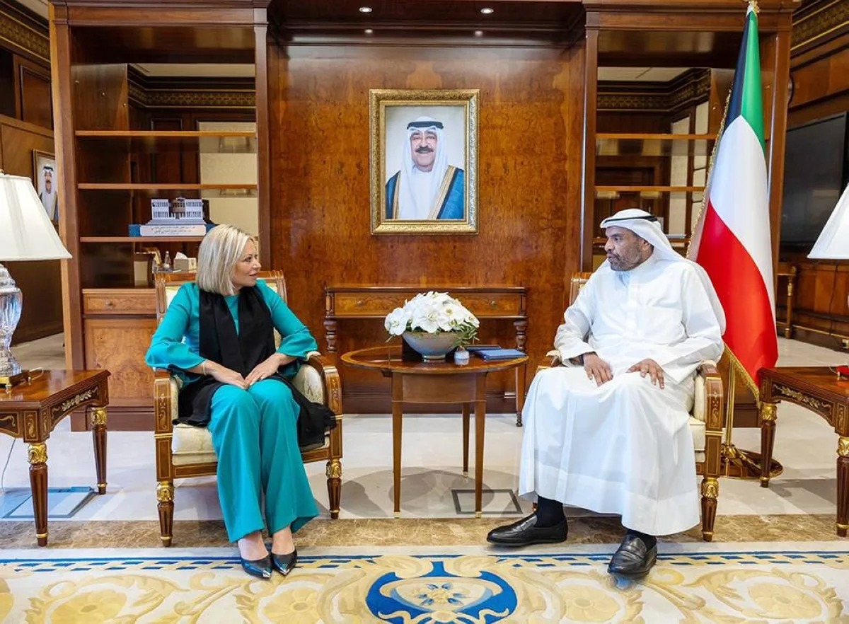 SRSG Jeanine Hennis-Plasschaert was received in Kuwait City today by the Foreign Minister of the State of Kuwait, Mr. Abdullah Ali Al-Yahya. During their meeting, they discussed current developments in the region.