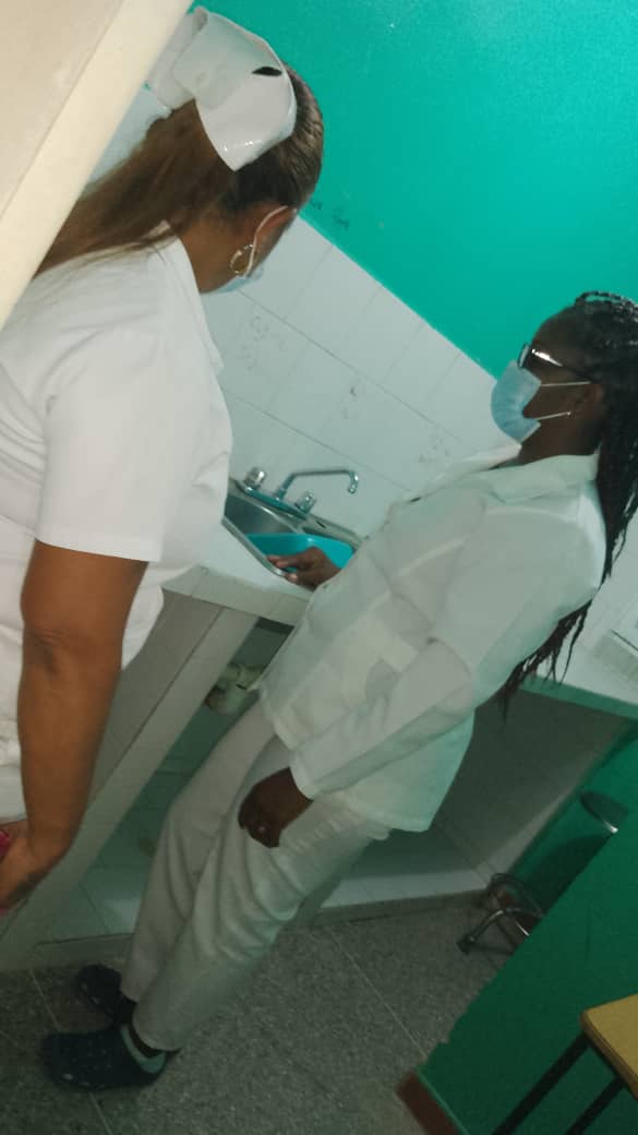 cubacooperaven's tweet photo. · Revolución es defender valores en los que se cree al precio de cualquier sacrificio. #CubaPorLaVida#40AniversarioUCCM #CubaCoopera @cubacooperaven @MINSAPCuba @japortalmiranda https://t.co/7XRxjpch3V