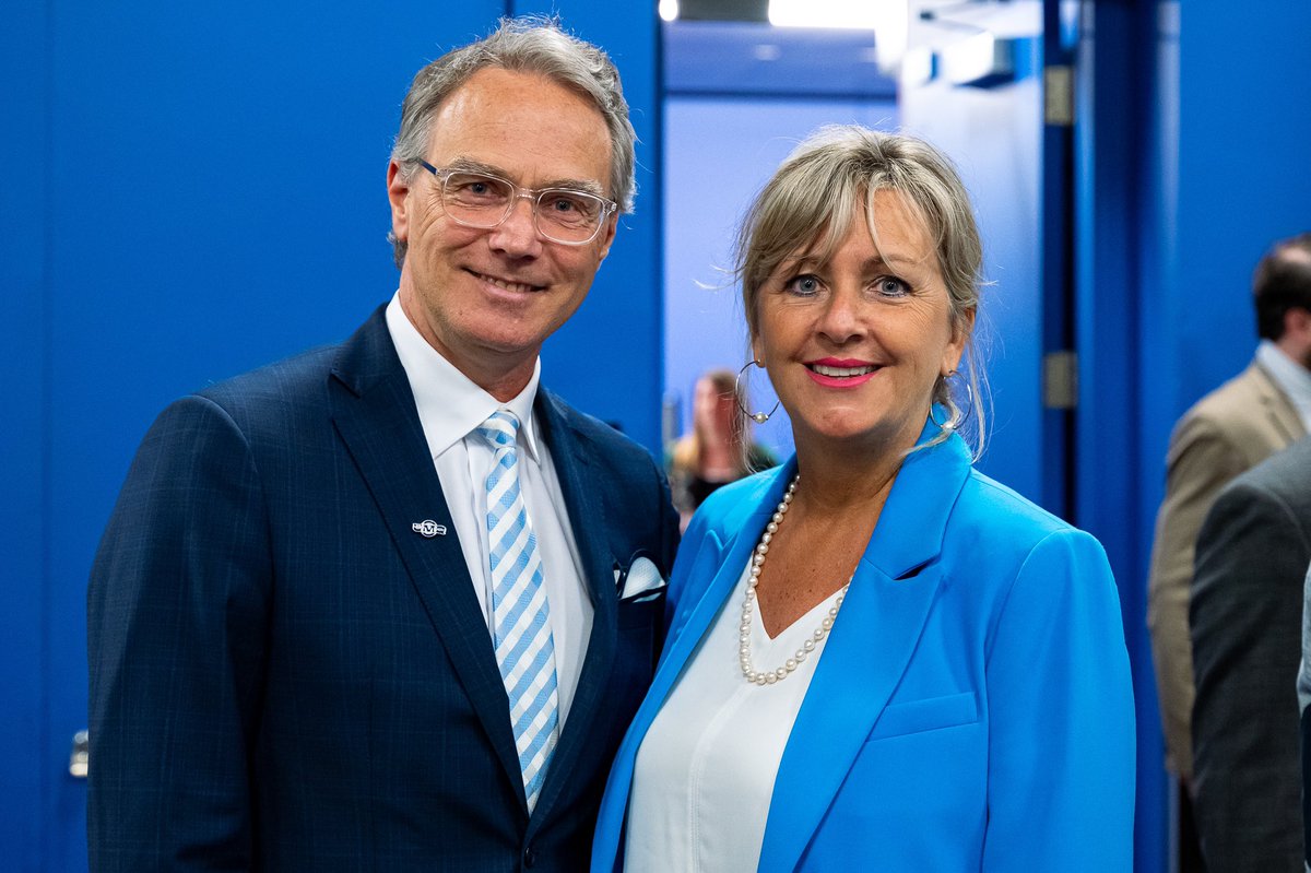 Première journée aux Assises 2024 de l’<a href="/UMQuebec/">Union des municipalités du Québec (UMQ)</a> avec <a href="/francoislegault/">François Legault</a> qui a livré un discours rassembleur et inspirant pour nos municipalités.

Je suis très heureuse d’y participer encore une fois cette année. Je m’adresserai pour ma part demain aux 1700 participants!