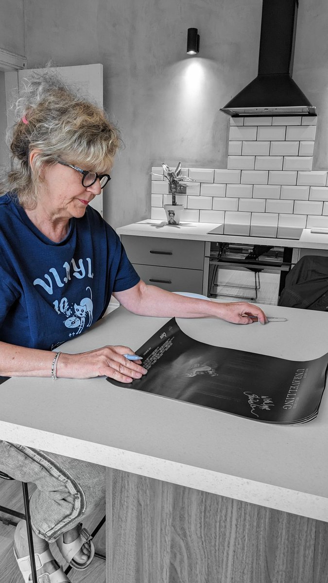 The effervescently wonderful Sheila Grier signing our reward posters for our lovely backers today. 

The first wave of rewards has now gone out to everyone. We have been slightly delayed with obtaining certain perks but fear not they will be with you shortly!

#ShortFilm #MS