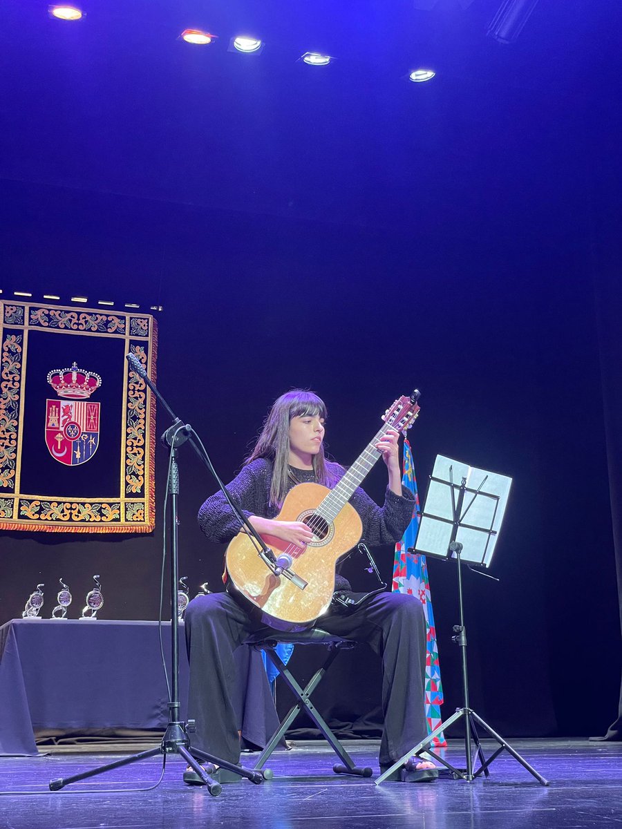 🎸🏆 ¡Orgullo! En el Certamen Internacional de Guitarra Mario Egido en Vilches, nuestro alumnado brilló: 
- Francisco Guerrero: 2º premio (Cat. A) 
- Andrii Misiura: 2º premio (Cat. B) 
- Cecilia Pérez y Carla Bueno: 3º premio (ex-aequo, Cat. B) 
¡Enhorabuena!
