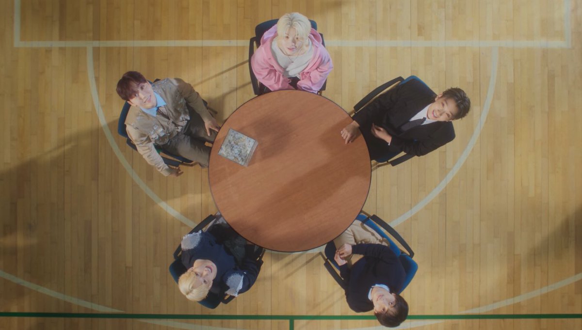 nuesvtgemini's tweet photo. svt vocal unit that represented that 5 social issues cried a lot, and then, tissue club appears to help them “wiping their tears”, by “wiping (solving) the caused of their tears

you can see them eventually solve their issues. all of them are able to “alive” as cheerful youth!

now lets get into each of their stories!

(👇🏻details on the tissue club, so witty must read)
https://t.co/dIYNWvTpJ0