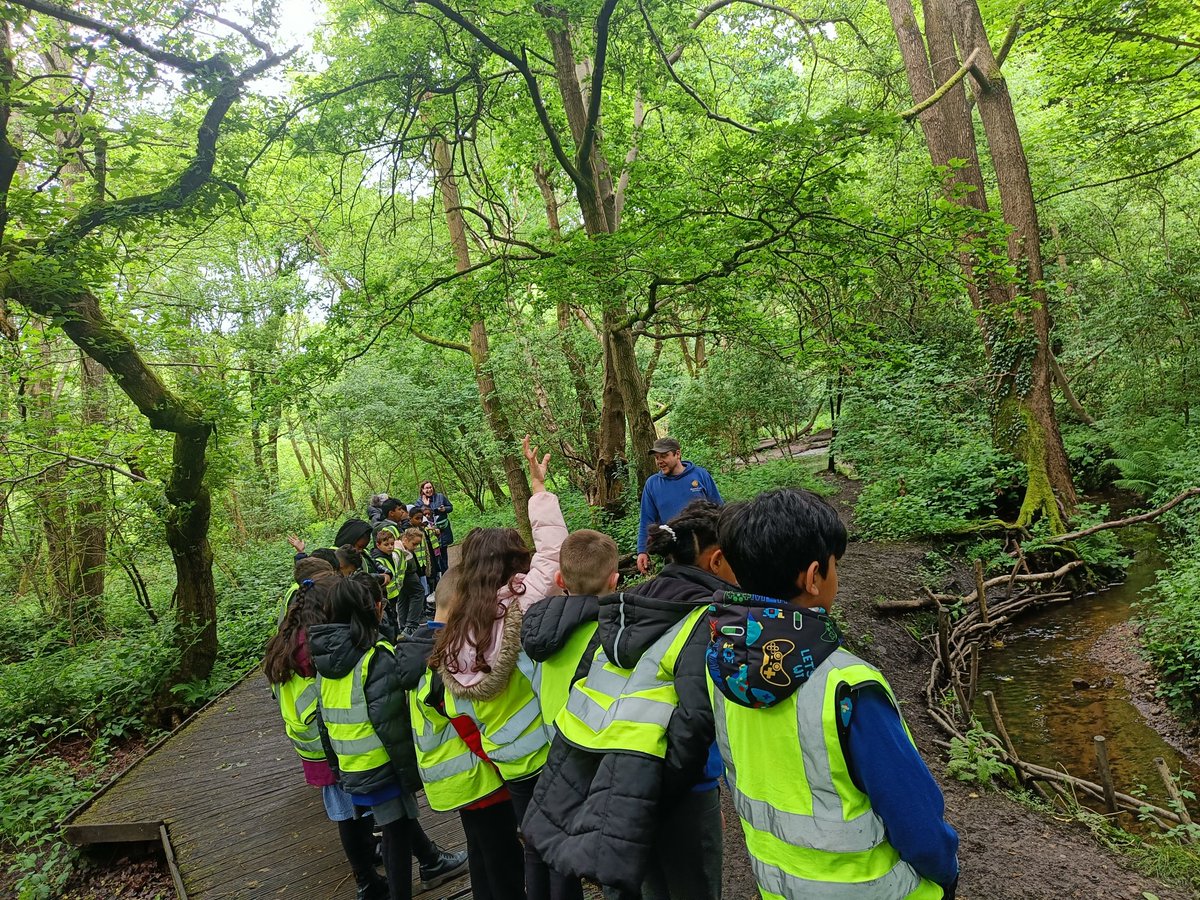 #LFP3EC had an absolutely amazing start to the day where we looked at different animal skins that would have been used in prehistoric times 🦣 We then explored a burnt mound in the forest 🌲🌳

@AETAcademies @lea_forest_aet @lea_forest_curr @Lea_Forest_HT @LFP_DHT_MrW @MrsWard49