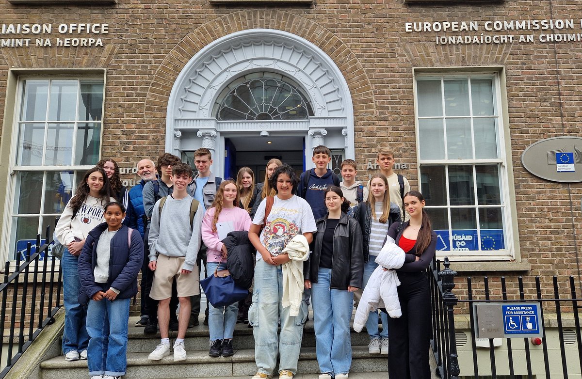 This week we welcomed 3rd yr students from @StKiliansDS in Dublin to Europe House to learn about 🇪🇺 as part of their Civic, Social & Political Education (CSPE) course. We wish all students the very best as this academic year draws to a close, especially those in exam classes 🍀