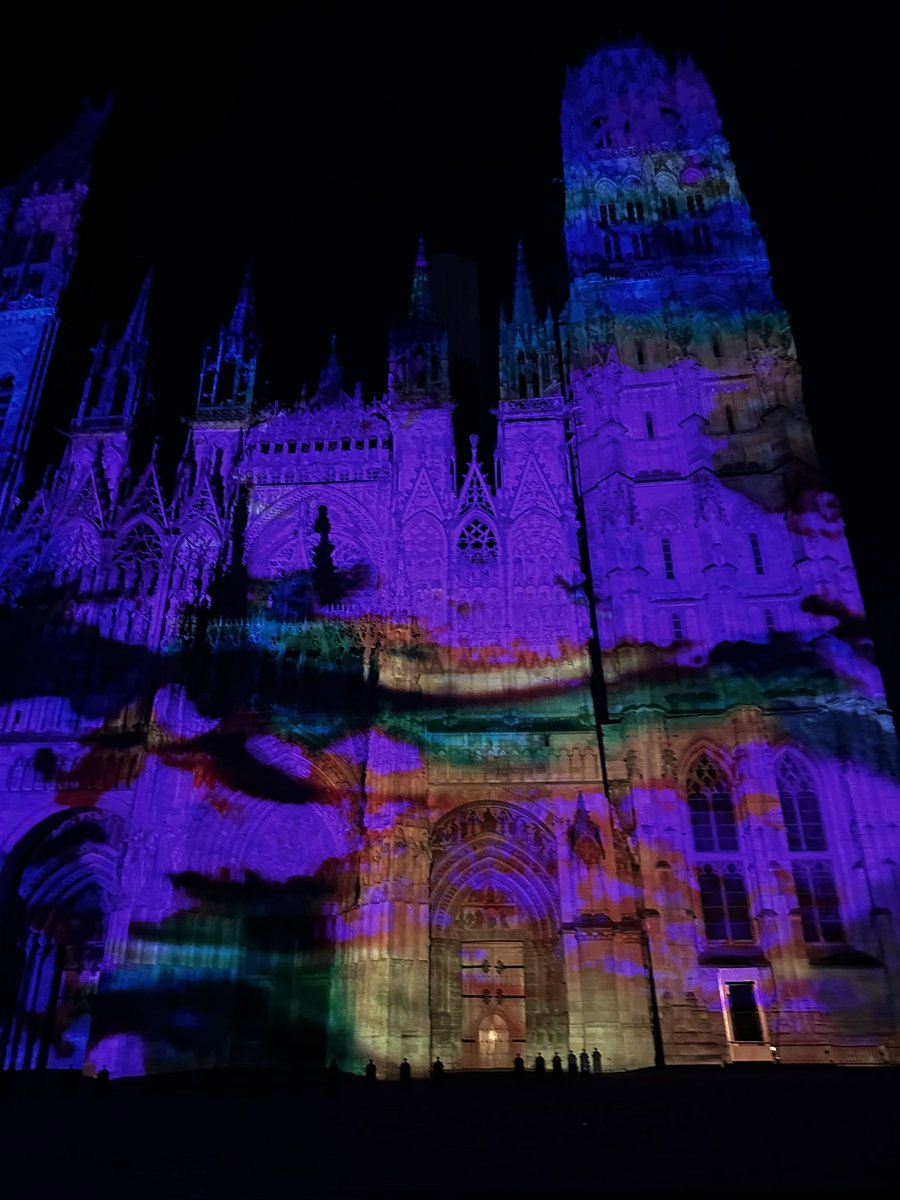 NicolasMayerNMR's tweet photo. Cathédrale de Lumière revient à @Rouen! Cette année, @Festival_NI oblige, les stars sont au rdv: Bob Wilson, Isabelle Huppert, Maya Angelou, Philip Glass... 25 minutes de poésie vous attendent, à découvrir dès vendredi 24.5 23h et jusqu’au 28 septembre : https://t.co/rtNjGtEgKK https://t.co/74sNT2l51X