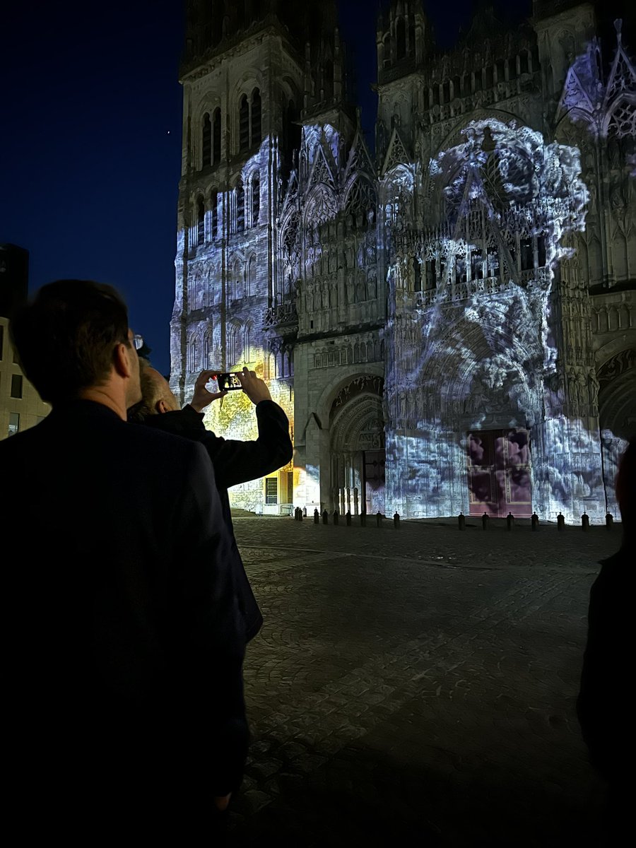 NicolasMayerNMR's tweet photo. Cathédrale de Lumière revient à @Rouen! Cette année, @Festival_NI oblige, les stars sont au rdv: Bob Wilson, Isabelle Huppert, Maya Angelou, Philip Glass... 25 minutes de poésie vous attendent, à découvrir dès vendredi 24.5 23h et jusqu’au 28 septembre : https://t.co/rtNjGtEgKK https://t.co/74sNT2l51X