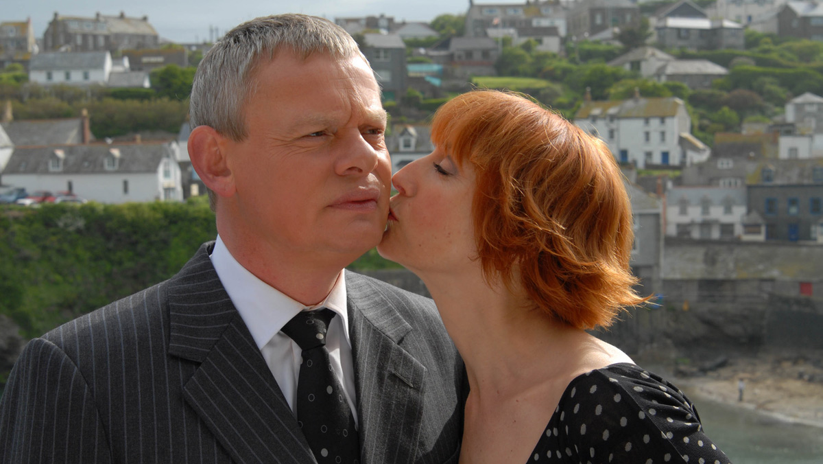 Tonight on #DocMartin, Pauline finds out that the Doc is going to leave Portwenn and starts a work-to-rule. When the Doc goes on a trip to a conference in London with Edith, he finds out what each wants from their relationship. Enjoy at 10pm ET! visiontv.ca/shows/doc-mart…