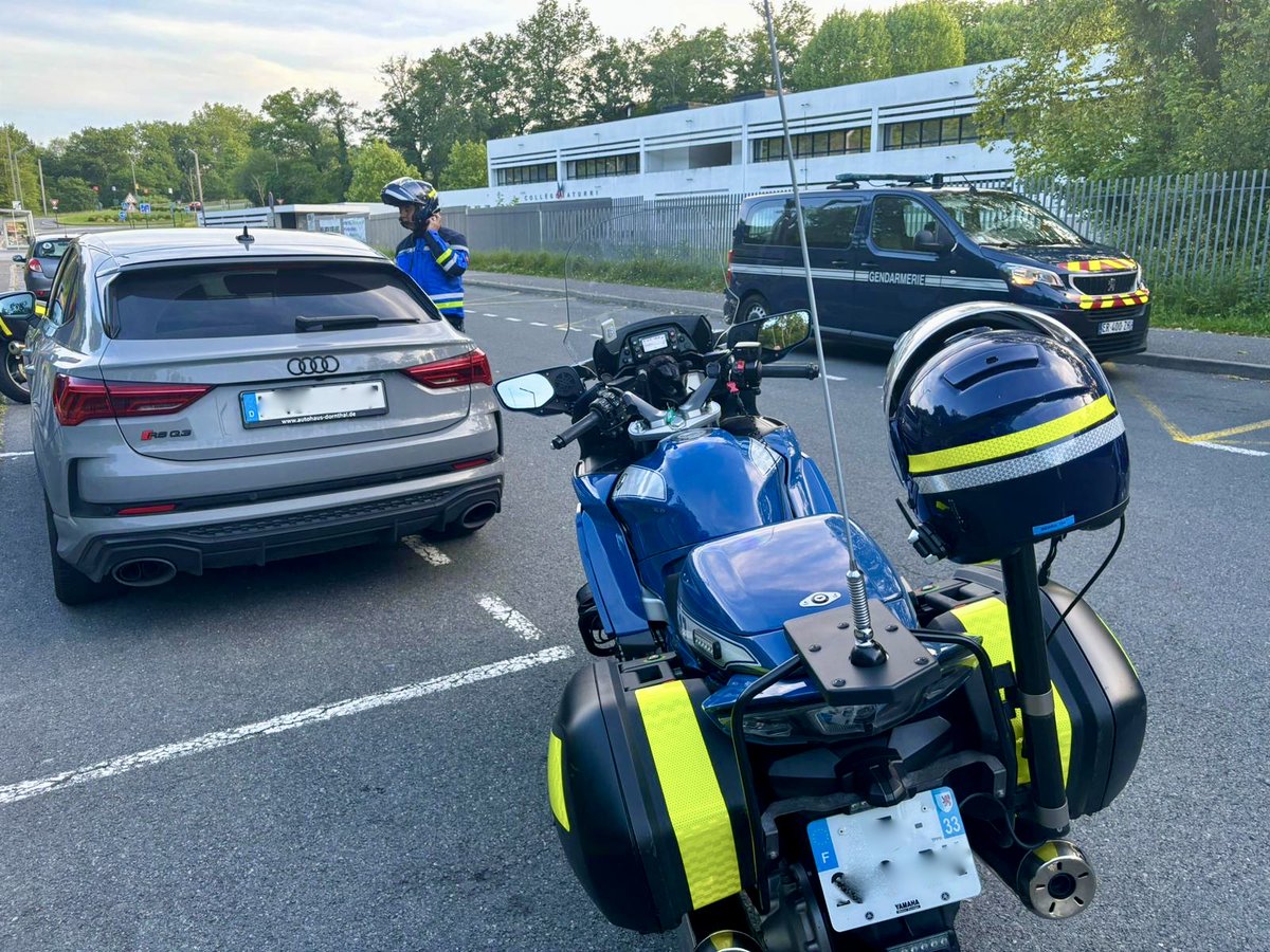 #CartonRouge 🟥 Les motocyclistes 🏍️ de la @Gendarmerie_064 interceptent un automobiliste : ➡️ À 219km/h, il est positif à l'alcoolémie...et aux stupéfiants... No Comment.