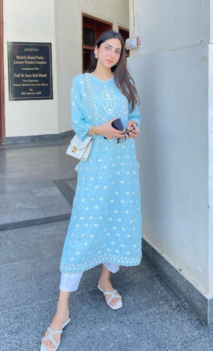 Kurta so pretty, I had to post it.  💙
