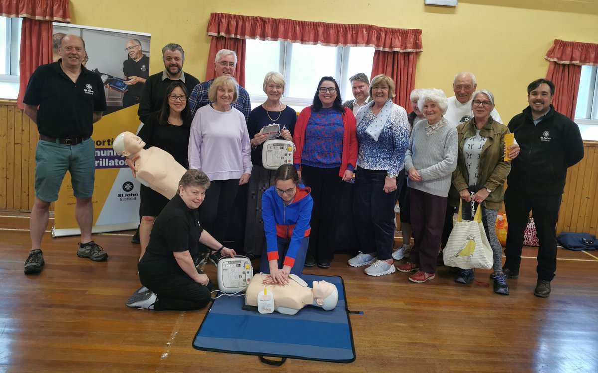 St John Scotland Aberdeen and NE delivered a CPR and Defibrillator awareness training session to members of the Springfield (Craigiebuckler) Church in Aberdeen.

Many thanks to the 5 CPR Champions who delivered the session.

#savinglivestogether #cpr #scotland