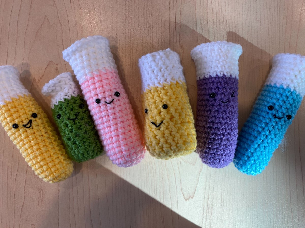 The #crochet workshop offered by the MRM Trainee Committee yesterday was so much fun! Thanks a lot to the organizers (<a href="/MollyLShen/">Molly Shen</a> <a href="/FilippRomina/">Romina Filippelli</a> Chuhan Feng &amp; Charlotte Sénéchal) and to the wonderful teacher Emma Lee (follow her on IG: instagram.com/eminigurumi/)