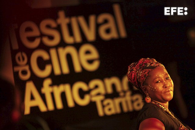 EFE_Andalucia's tweet photo. Las cineastas africanas toman la pantalla de la 21 edición del Festival de Cine Africano de Tarifa y Tánger (FCAT) que arranca este viernes para convertirse en una muestra de la pujanza del talento de estas mujeres y echar una mirada a los afrofeminismos. https://t.co/d0XPCUhTT3