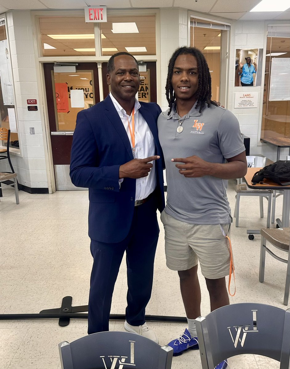 lwhs_f's tweet photo. Congratulations to Senior @MarlowMessiah on signing with the @ReedleyTigers of @reedleycollege!!! 🖊️ #HighlanderFootball #BestIsTheStandard #CLIMB https://t.co/bXqmxkDLuD