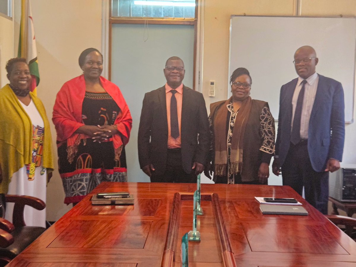 The African Union team for the Resilient African Feed and Fodder Project ( RAFF) pays a courtesy call to the Permanent Secretary @MoLAFWRD_Zim, Professor dr. Obert Jiri @obertjiri, in Harare today.