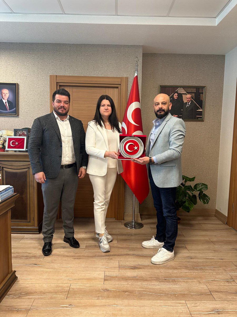 osmkya06's tweet photo. 𝟭+𝟭 𝗶𝗰̧𝗶𝗻 𝗴𝗼̈𝗿𝘂̈𝘀̧𝗺𝗲𝗹𝗲𝗿 𝗱𝗲𝘃𝗮𝗺 𝗲𝗱𝗶𝘆𝗼𝗿!

Bugün 𝗔𝗸 𝗣𝗮𝗿𝘁𝗶 𝗚𝗲𝗻𝗲𝗹 𝗠𝗲𝗿𝗸𝗲𝘇𝗶𝗻𝗱𝗲
MKYK Üyesi, Sivil Toplum ve Halka İlişkiler Başkan Yardımcısı Hatice Kübra ÖZTÜRK 

Ve 𝗠𝗶𝗹𝗹𝗶𝘆𝗲𝘁𝗰̧𝗶 𝗛𝗮𝗿𝗲𝗸𝗲𝘁 𝗣𝗮𝗿𝘁𝗶𝘀𝗶
Sağlık Komisyonu üyesi Milletvekili Dr.Pelin YILIK ile bir araya gelip; tasarıyı teslim ettik. 

İnanıyoruz ve istiyoruz ki 1+1 bir an önce yasalaşsın.