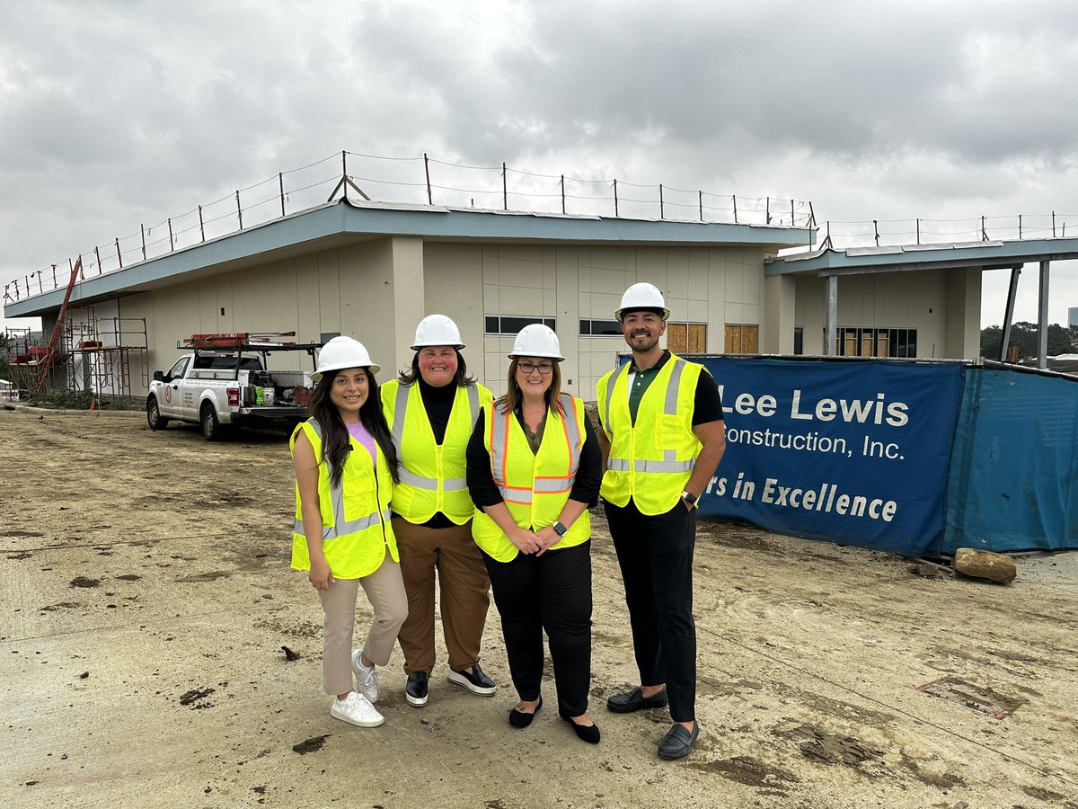 So excited that our @PLdesignteam had the opportunity to tour the new Magda A. Hernández Institute of Wellness and Professional Learning this morning. We can hardly wait to host all of our @IrvingISD staff in learning at this beautiful new facility soon!
