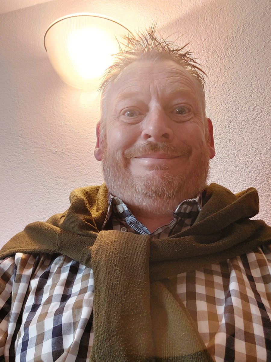 ArjanKuiper3's tweet photo. @zomer_jan @list_der @pronkie002 @JJHoogduin @MichaelSmit90 @Sint_E10 @lientje132 @fredbergman @Mr_Hieronymus @TreinMinion Moet een verrassing blijven!
Ben er wel op gekleed na #moesson https://t.co/uG6y24zt4p
