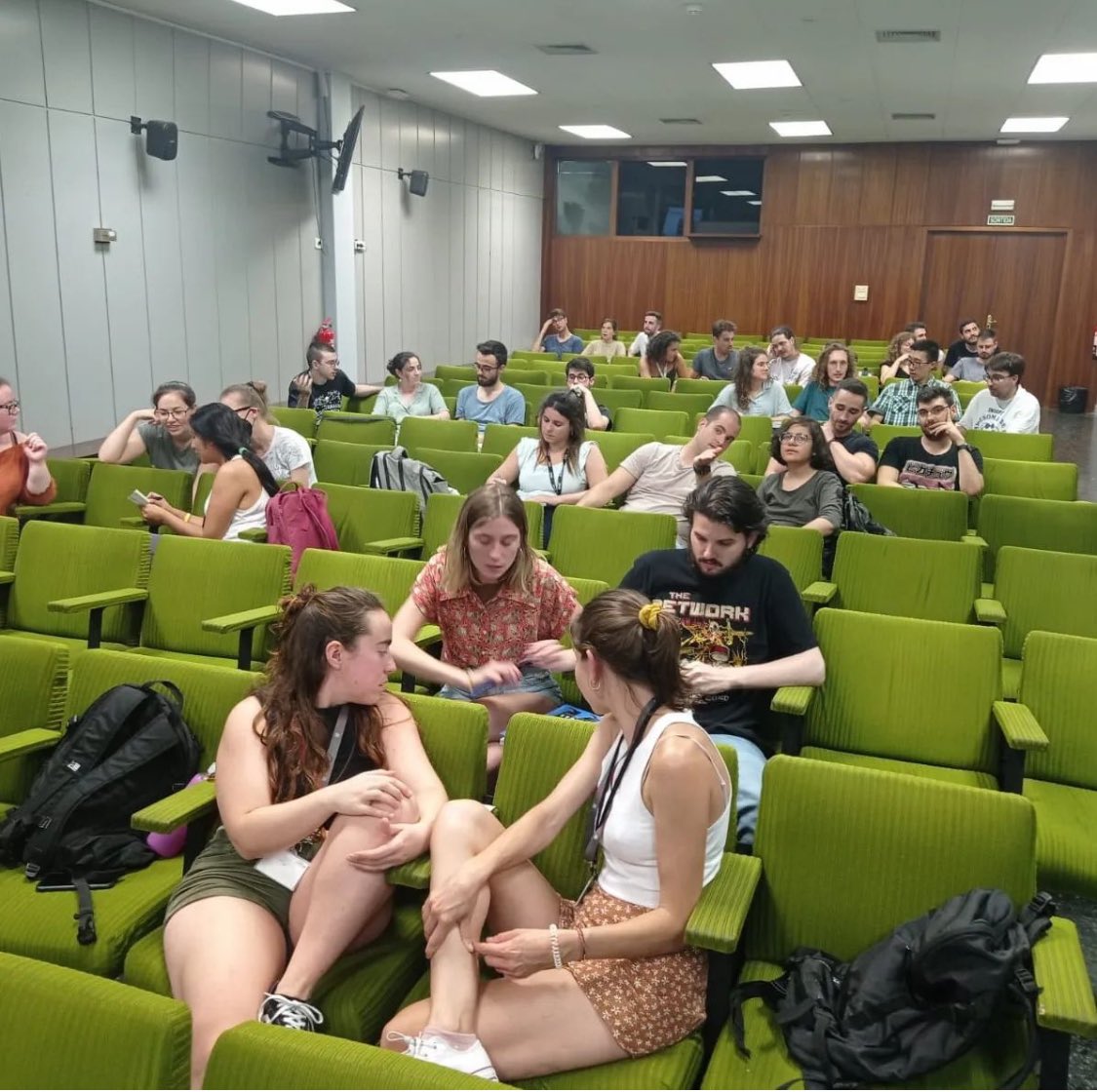 scqjove's tweet photo. Avui celebrem 2 anys de la creació de la #seccióJoveSCQ 🎂durant aquest temps hem organitzat trivials, sortides, calçotades i vam poder participar activament a la #XIIITrobadaSCQ 🎉 Enhorabona tots per la feina i la dedicació!🥳 #quimica #joves @scq_iec https://t.co/10eS9yI7Ur