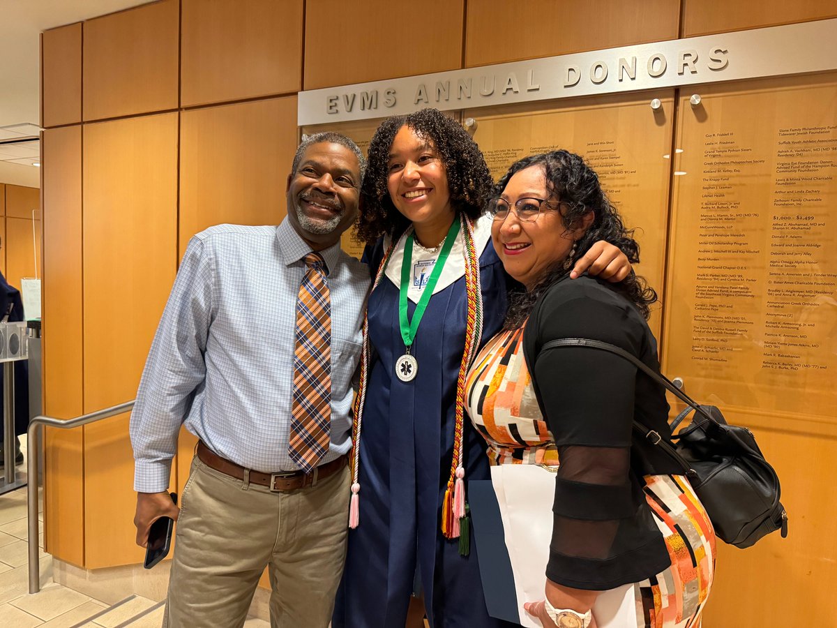 NPSchools_VA's tweet image. Congratulations to Maury High School&apos;s Medical &amp;amp; Health Specialties Program C/O 2024! 🎓 Your hard work &amp;amp; dedication have paid off, &amp;amp; we are so #NPSProud. Here&apos;s to a future full of healing, innovation, &amp;amp; making the world a healthier place.

Go forth &amp;amp; shine, graduates!🎉🌟
#MHSP