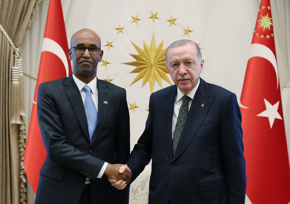 ugasgroup's tweet photo. Congratulations @Fathudin_Ospite Somali Ambassador to Turkey @SomaliainTurkey! 🎉 We look forward to strengthening our ties and exploring future business opportunities between Somalia and Türkiye businesses.
Together, we can achieve great things!

#Somalia #Türkiye. https://t.co/lfuDN0if94