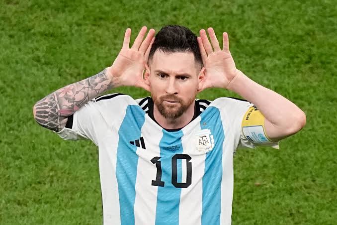 RonaldoW7_'s tweet photo. The system favors Lionel Messi.

A thread https://t.co/4kSYypd20s