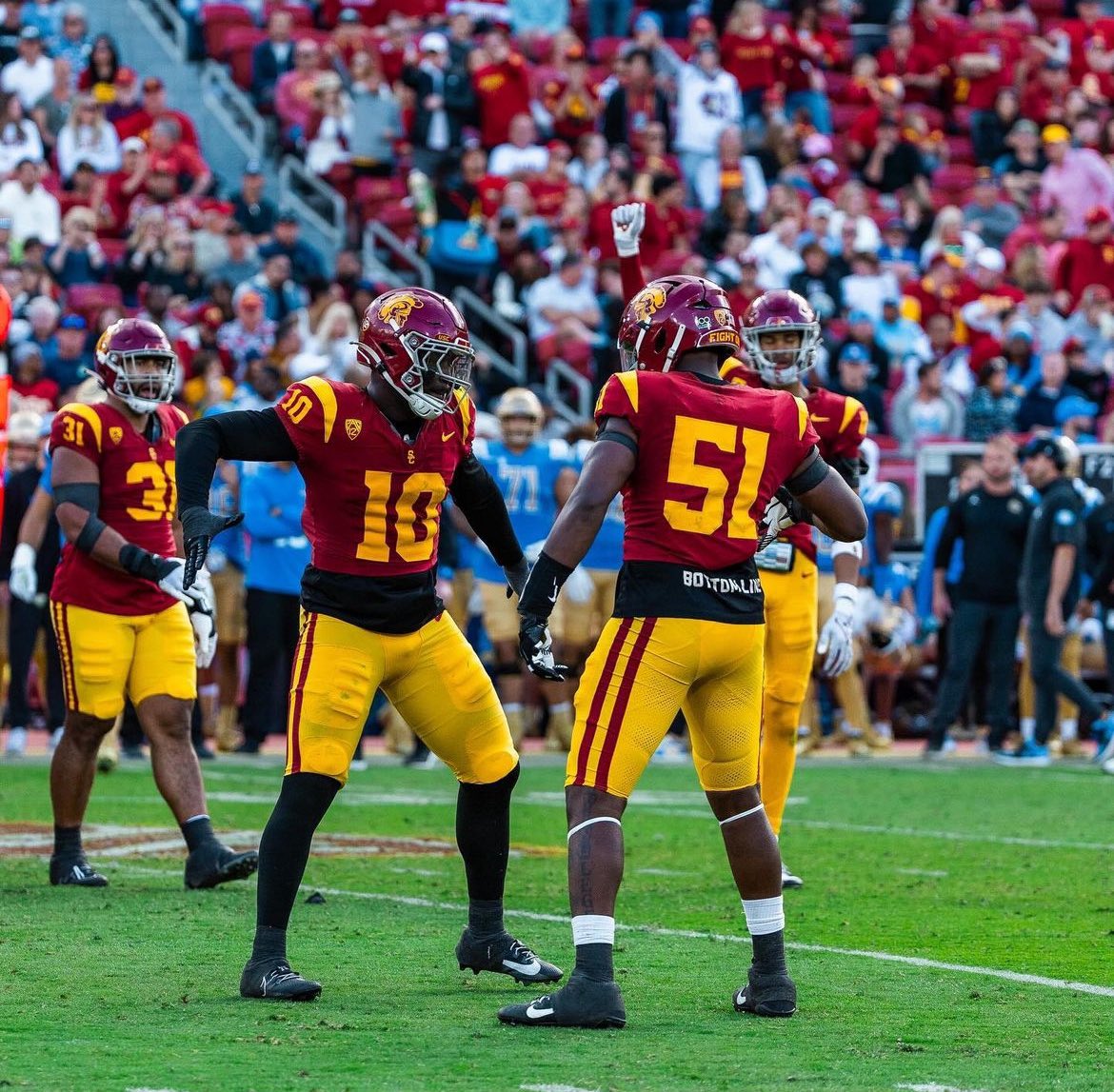 #AGTG Blessed to receive an offer from the University of Southern California ‼️ #fighton✌🏾#dawgwork @LincolnRiley @Coach_Henny @B_Quatro4 @AaronAmaama @Coach_Entz @WestonZernechel @dantonlynn @CoachNua @kerrymcdowell @CoachTyBrooks @ccrusadersfball