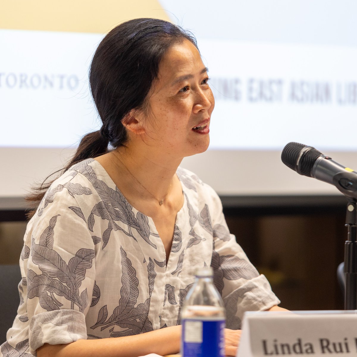 🎉#LiterASIAN Toronto 'Recovery' was a delightful afternoon with #AsianCanadian writers @JanikaOza, @_DeniseChong, Marjorie Chan, and Linda Rui Feng, moderated by @haamyue. Through sharing personal journeys of memory & healing, the panelists explored what it means to 'recover'.