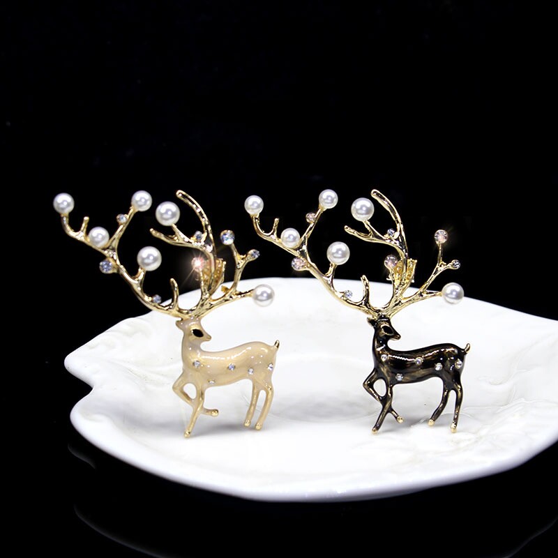 Make your style stand out with @YongxiJewelry’s pearl-decked deer brooches! Elegant, playful, and perfect for any occasion. Find your sparkle at YongxiJewelry.com! #ElegantAccessories #YongxiJewelry #PearlLove #Brooches #PearlJewelry #FashionAccessories #UniqueGifts