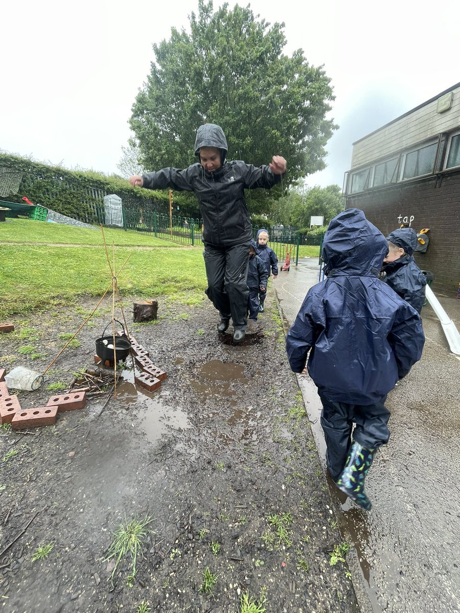 bwpnurseryeyfs's tweet photo. Summer may have gone a way for the meantime but that’s not going to dampen our spirits! EYFS have loved playing out in the rain today and jumping in all of the muddy puddles!💦☔️#BWPforestschool https://t.co/jYaoykTC0Y