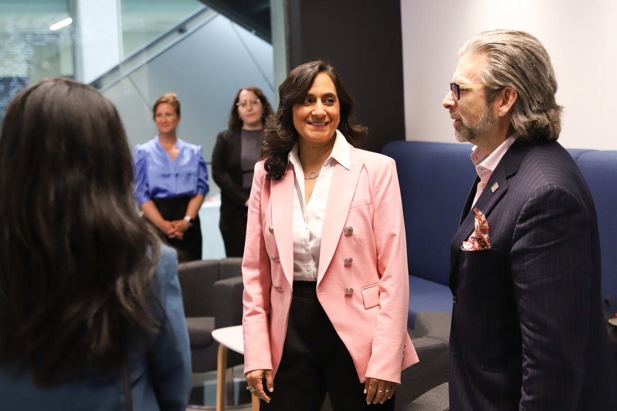 Gouvernement numĂ©rique (@cdnnumerique) on Twitter photo Hier, la ministre Anand a visitĂ© le laboratoire Cyber Range de <a href="/uOttawa/">UniversitĂ© d'Ottawa | University of Ottawa</a> pour explorer des moyens dâamĂ©liorer les compĂ©tences en cybersĂ©curitĂ©, soutenant ainsi lâun des objectifs clĂ©s de la StratĂ©gie intĂ©grĂ©e de cybersĂ©curitĂ© du GC. En savoir plus: ow.ly/laHt50RSPZx Hier, la ministre Anand a visitĂ© le laboratoire Cyber Range de <a href="/uOttawa/">UniversitĂ© d'Ottawa | University of Ottawa</a> pour explorer des moyens dâamĂ©liorer les compĂ©tences en cybersĂ©curitĂ©, soutenant ainsi lâun des objectifs clĂ©s de la StratĂ©gie intĂ©grĂ©e de cybersĂ©curitĂ© du GC. En savoir plus: ow.ly/laHt50RSPZx