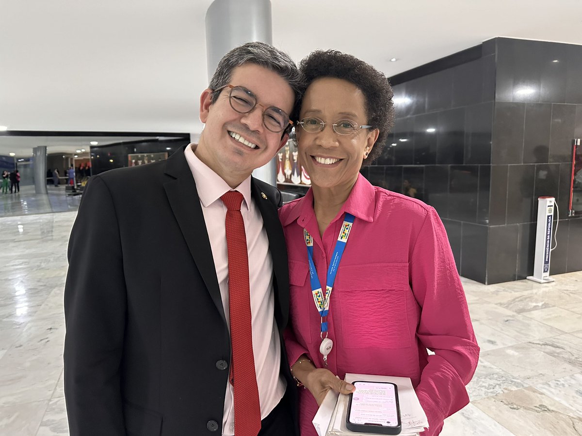 Nossa querida Zileide Silva foi anunciada como a primeira ganhadora do Prêmio Glória Maria de Jornalismo, da Câmara dos Deputados, em reconhecimento ao seu exímio trabalho em prol do jornalismo brasileiro. Dona de uma das vozes mais marcantes e inconfundíveis da TV brasileira,