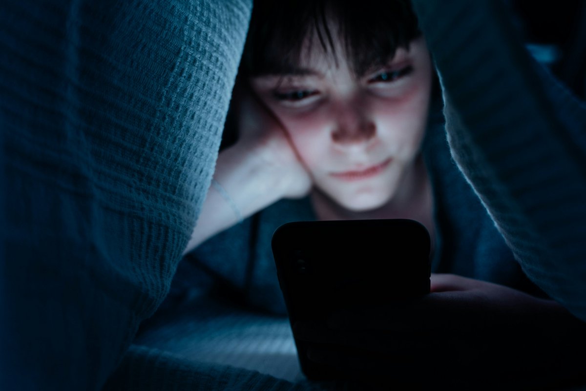 clarketucker's tweet photo. As a parent and legislator, I deeply understand the challenges of social media and smartphones on our kids. The impact on mental health is alarming, and we need to address it. 1/8 https://t.co/lXZ6qVYNMt