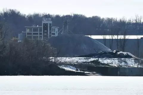 In next few years the giant salt pile on our waterfront will be moved to the southern end of our waterfront!! This is huge for our city & capital region using Hudson River as the front door to economic & waterfront development, land & water trails, & enviro protection #troyny