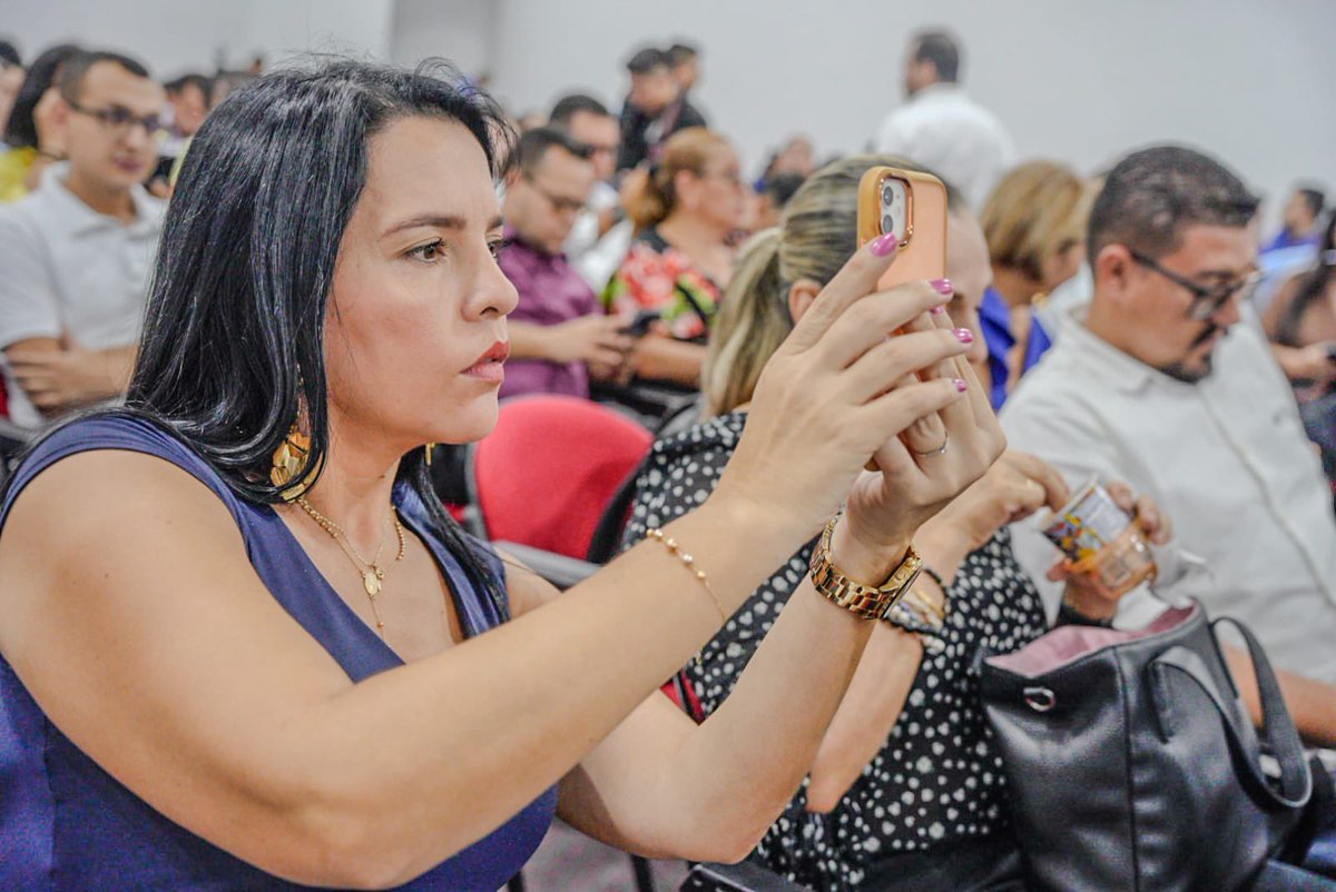 OscarBarretoTol's tweet photo. Jamás seremos  cómplices del deterioro de la democracia de #Colombia, tenemos toda la firmeza, mis queridos amigos, para defender la institucionalidad, la democracia y la libertad de todos los colombianos.  @soyconservador https://t.co/lWaS9SBVkn