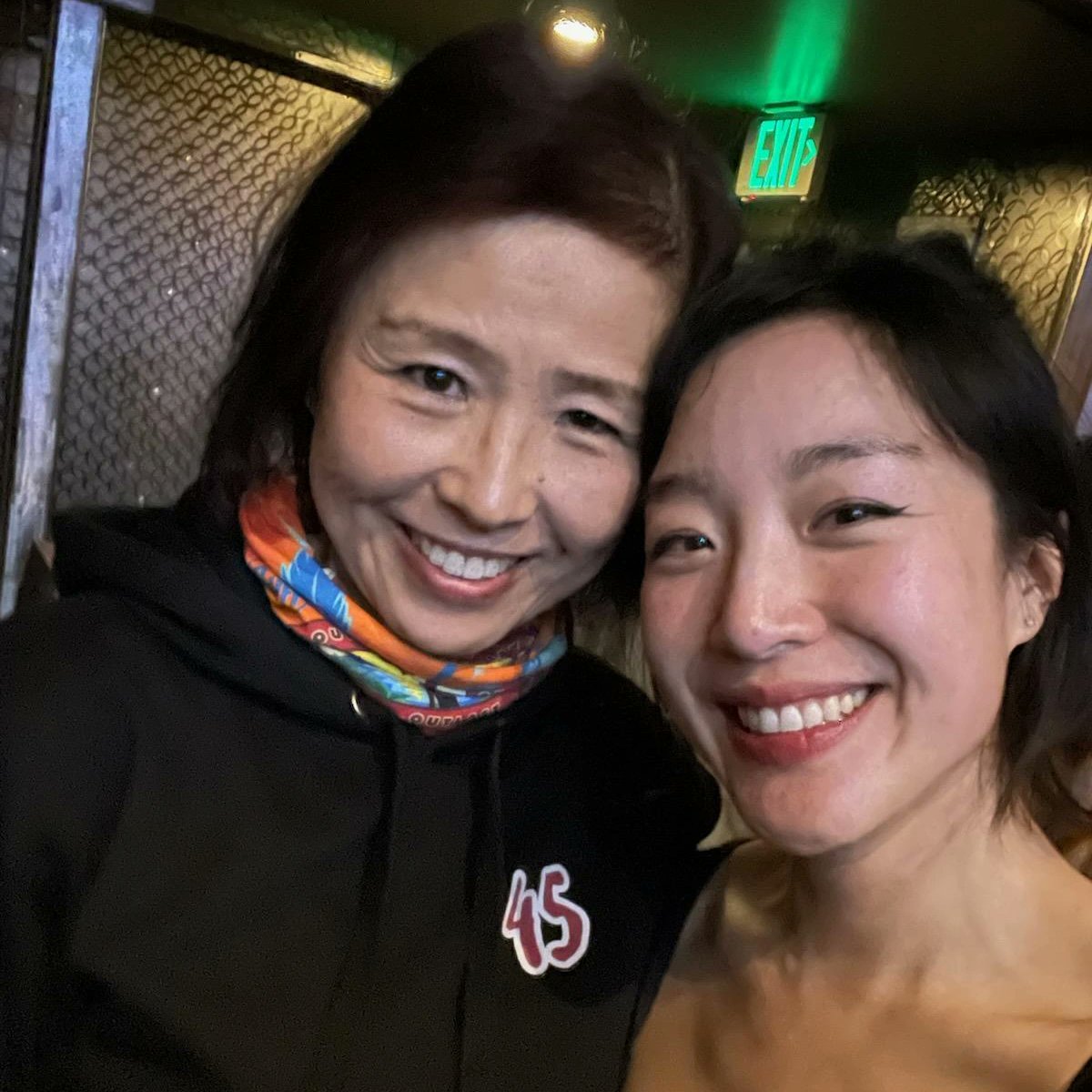 evacoon's tweet image. I didn't know I was swimming with the sharks (fun and legendary ones) when I met several - 1 #Survivor46 at Jess's watch party! 😂 Thank you all for the very entertaining season.  Congrats to @kenziepetty__  for the win.  I hope time heals all wounds. ♥️🫶💖
#survivor